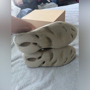 Stone Age Foam Runners Size 13